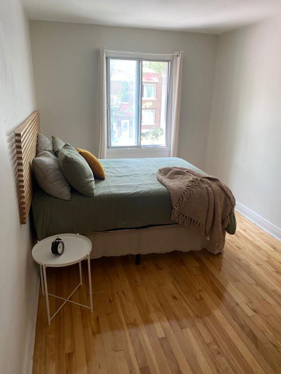 CESSION DE BAIL 4 1/2 meublé et équipé à Montréal !