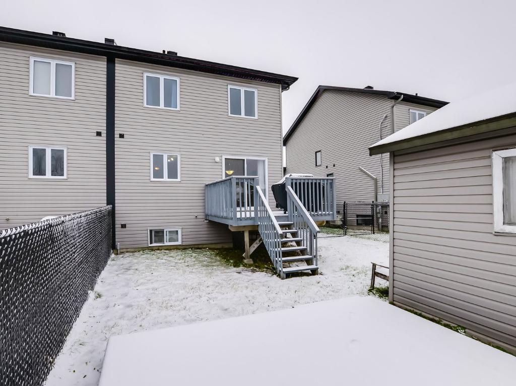 Logement maison 5 et demi : 2 550$ / mois Libre maintenant