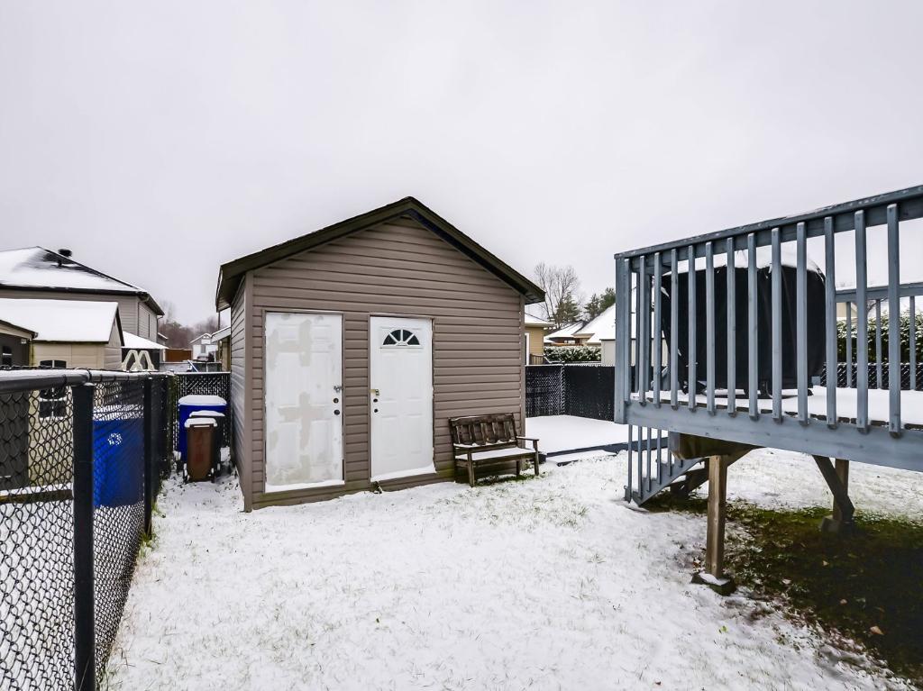 Logement maison 5 et demi : 2 550$ / mois Libre maintenant