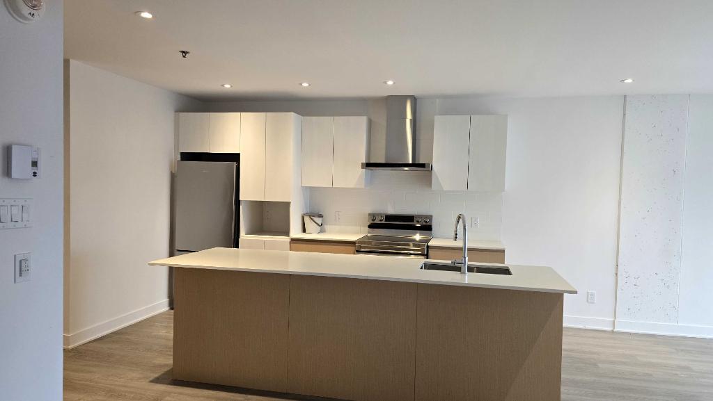 5 1/2 a louer immédiatement- PROMO 1 MOIS GRATUIT *** LAVAL