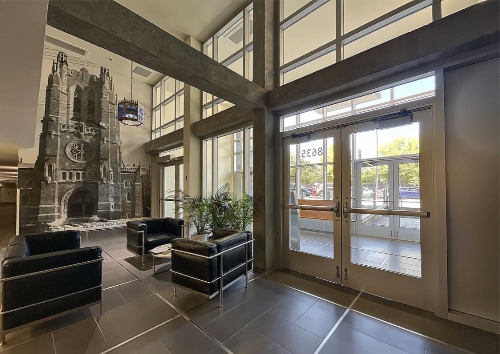 Superbe condo dans Villeray, dans un quartier paisible proche de toutes commodités, avec piscine intérieure, sauna, gym, ascensseurs et stationnement