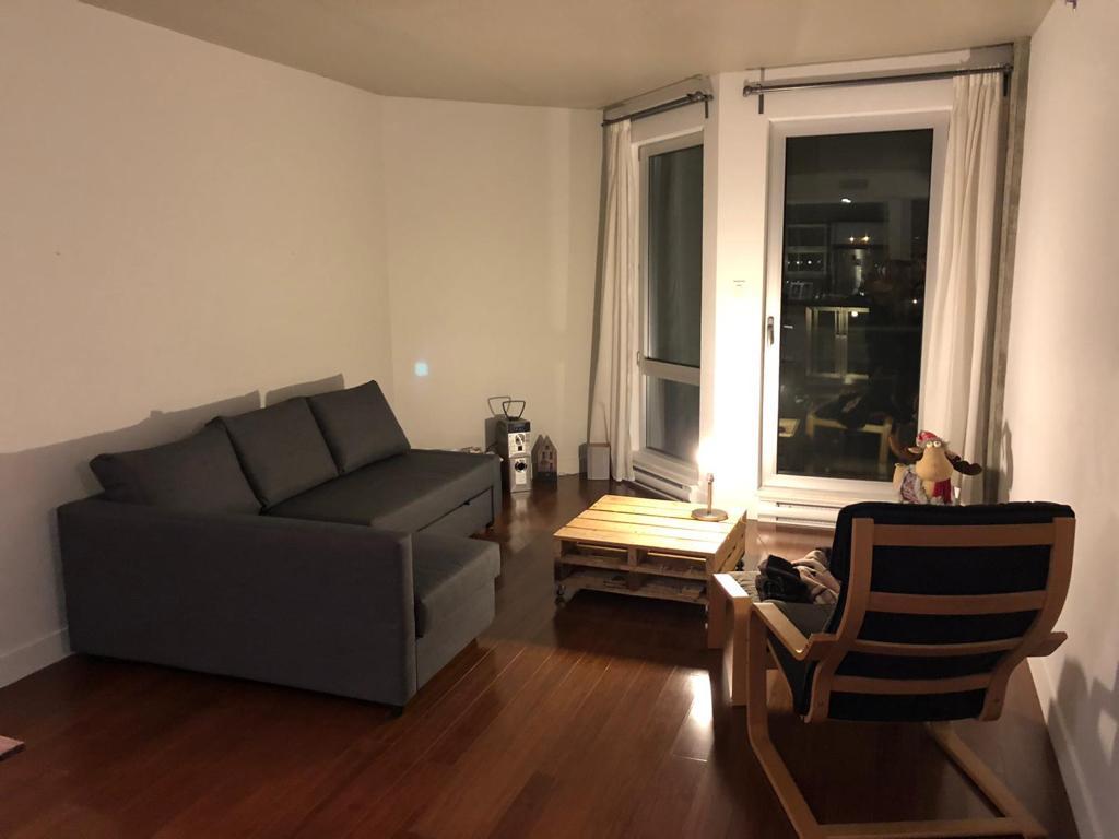 Superbe condo dans Villeray, dans un quartier paisible proche de toutes commodités, avec piscine intérieure, sauna, gym, ascensseurs et stationnement