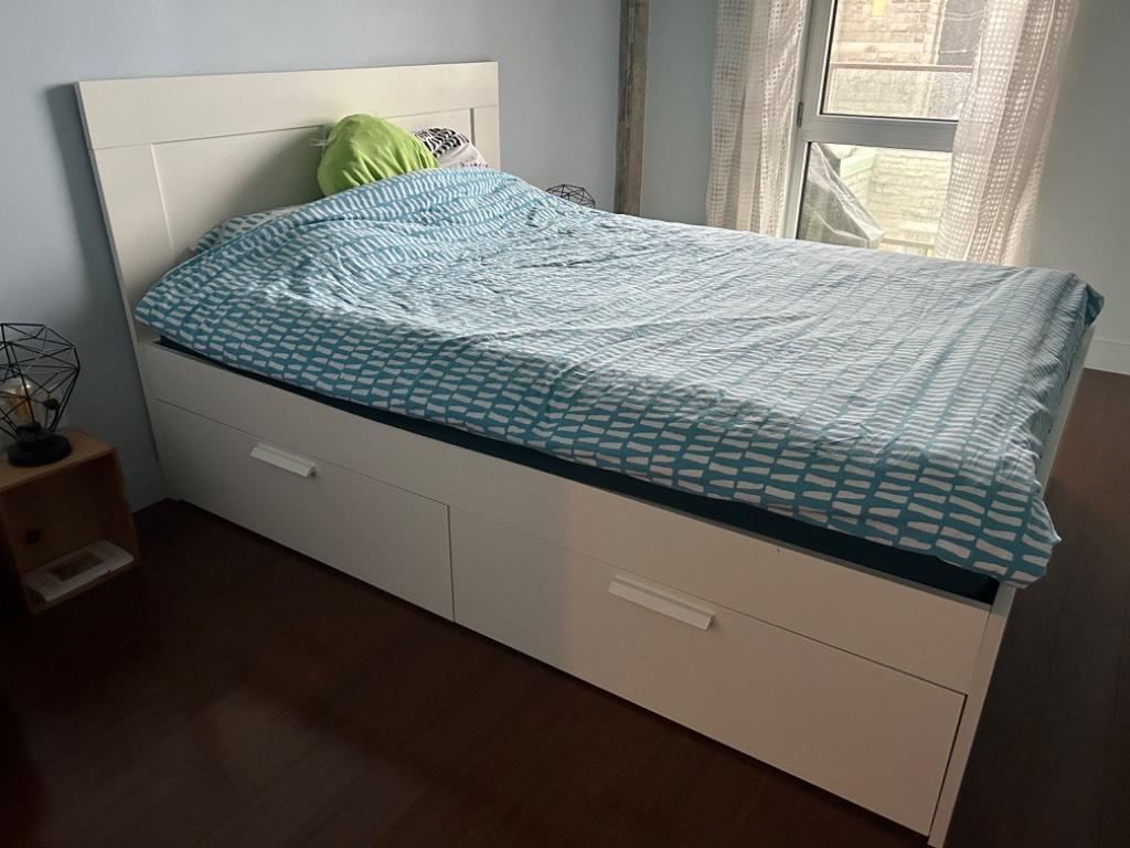 Superbe condo dans Villeray, dans un quartier paisible proche de toutes commodités, avec piscine intérieure, sauna, gym, ascensseurs et stationnement