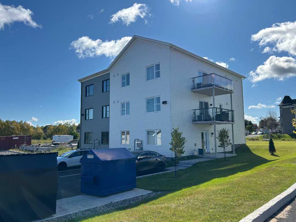 Magnifique Condo locatif neuf 3 1/2 secteur Charny pour mai 2026