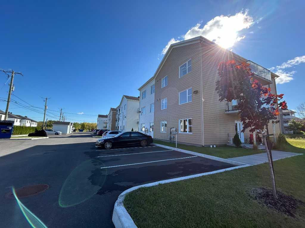 Magnifique Condo locatif neuf 3 1/2 secteur Charny pour mai 2026