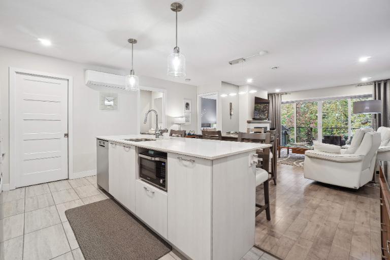 2 CH - 2 SDB - Bromont - $2,175 /mo