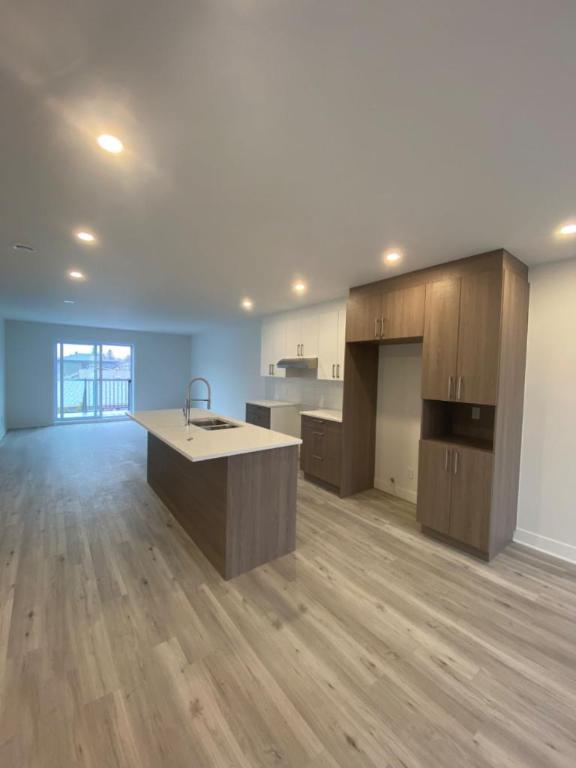 5 1/2 - Longueuil (Saint-Hubert) - 2 150 $/mois