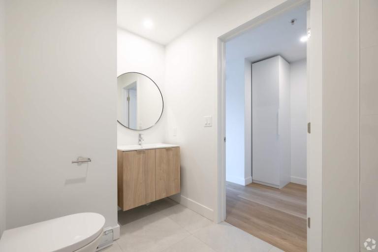 ✨ Loft meublé à louer – Bishop Embassy (Centre-ville de MTL) ✨