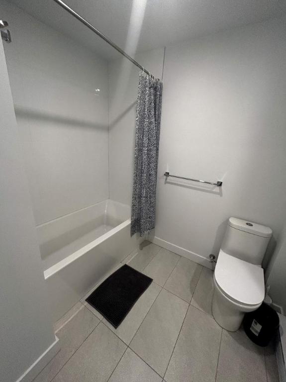 ✨ Loft meublé à louer – Bishop Embassy (Centre-ville de MTL) ✨