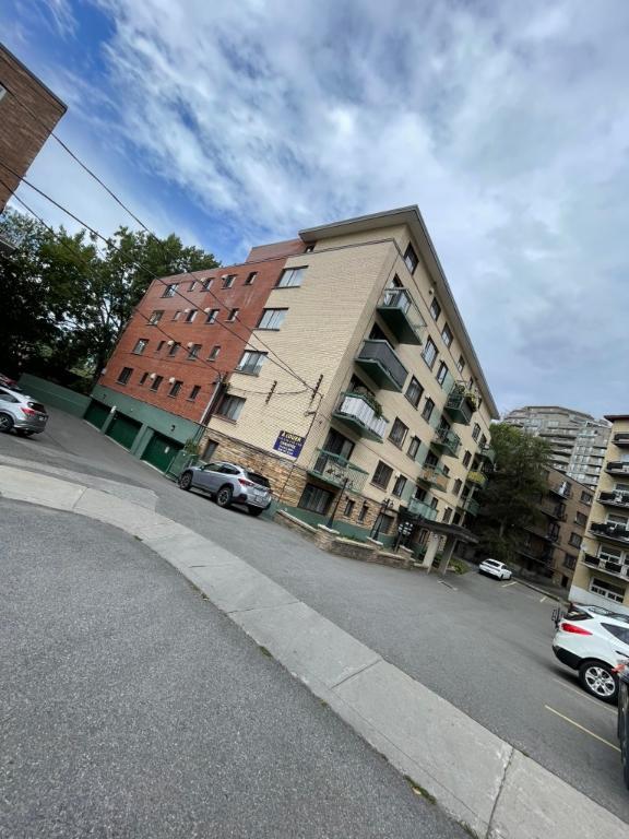 À louer 1400$ – 4 ½ au 2715 Place Darlington, Côte-des-Neiges