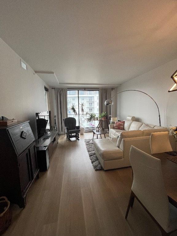 3 1/2 à louer avec stationnement intérieur