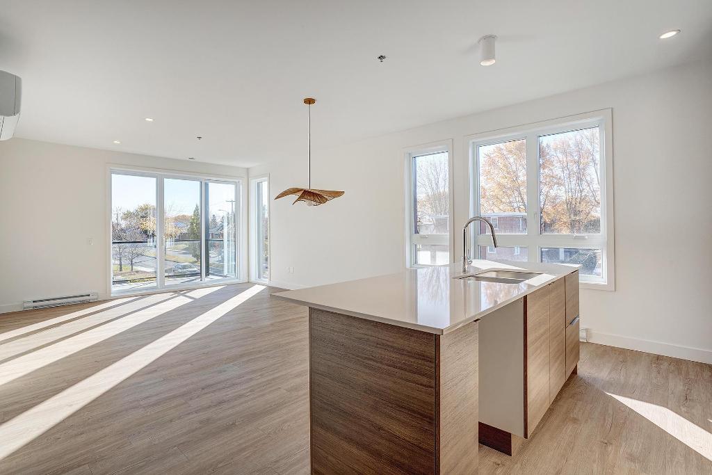 IMMEUBLE 55 ans et plus - 4 1/2 STATIONNEMENT INTÉRIEUR - ASCENSEUR