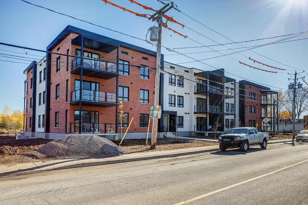 IMMEUBLE 55 ans et plus - 4 1/2 STATIONNEMENT INTÉRIEUR - ASCENSEUR