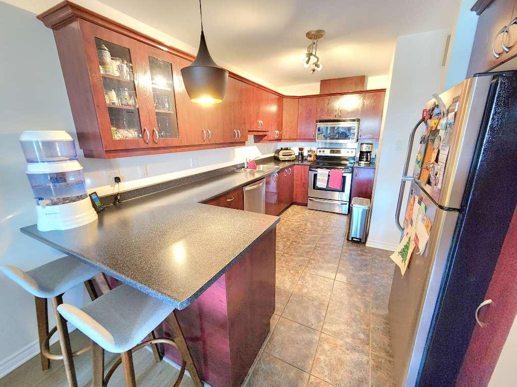 Spacious 4.5 Condo for Rent Near Dix30 & REM