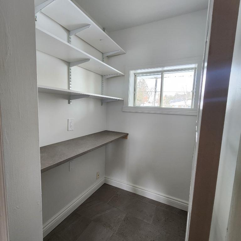 4 1/2 rénové avec cours, Laval, Sainte-Dorothée