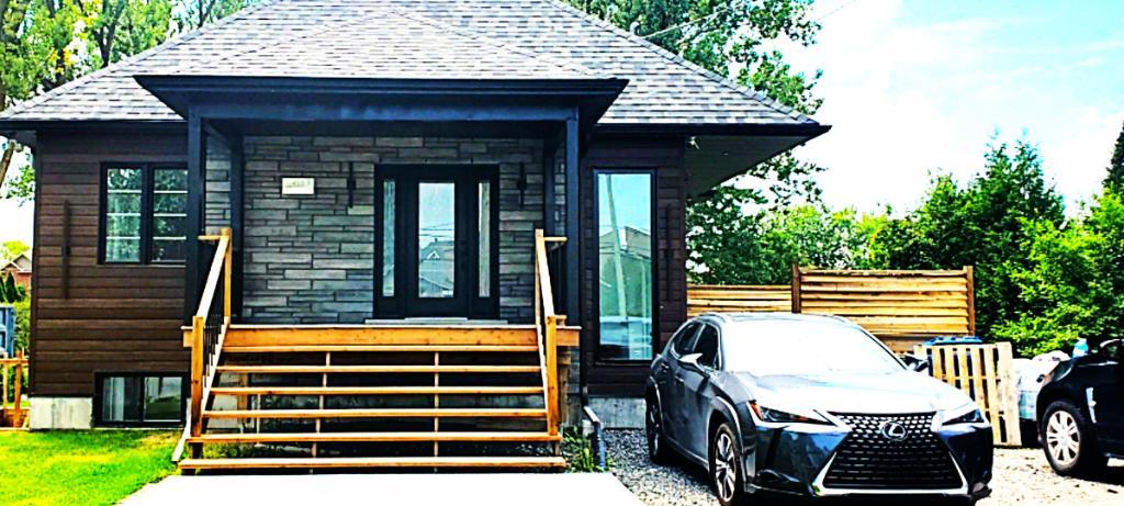 MAISON SUR LE BORD DU RICHELIEU PRÈS DE CHAMBLY. LIBRE 1ER JANVIER