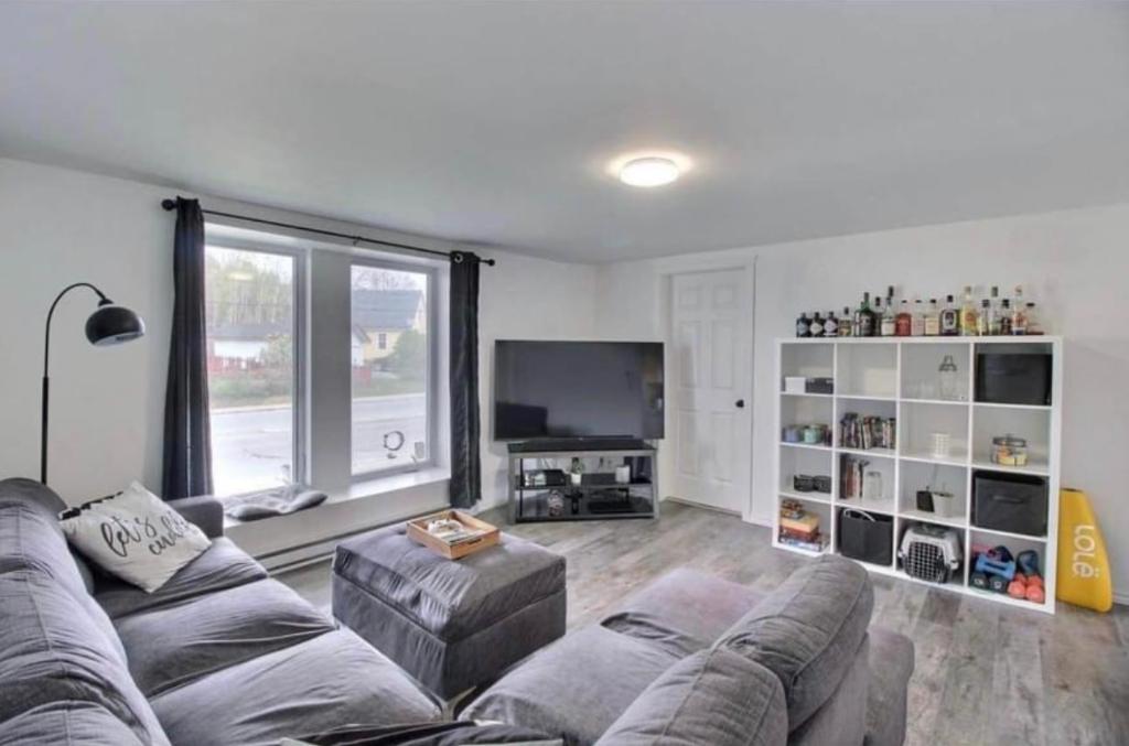 Logement a louer tout inclus 5 1/2 (3 Chambres a coucher)