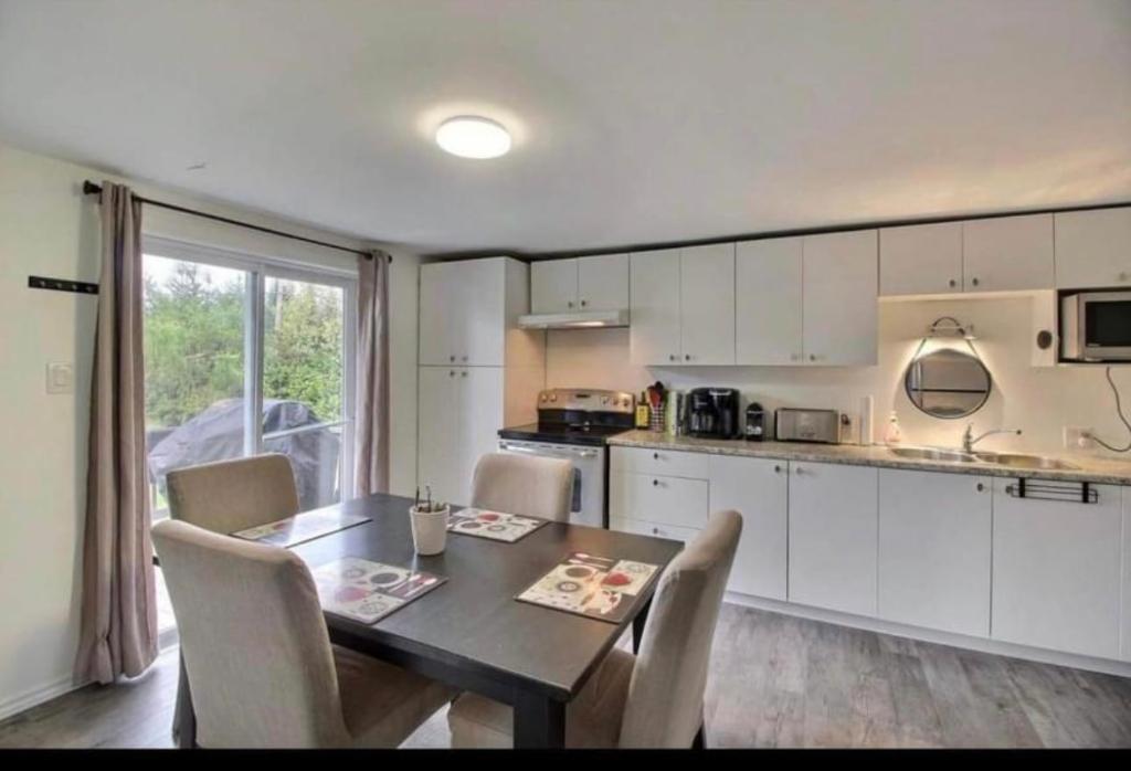 Logement a louer tout inclus 5 1/2 (3 Chambres a coucher)