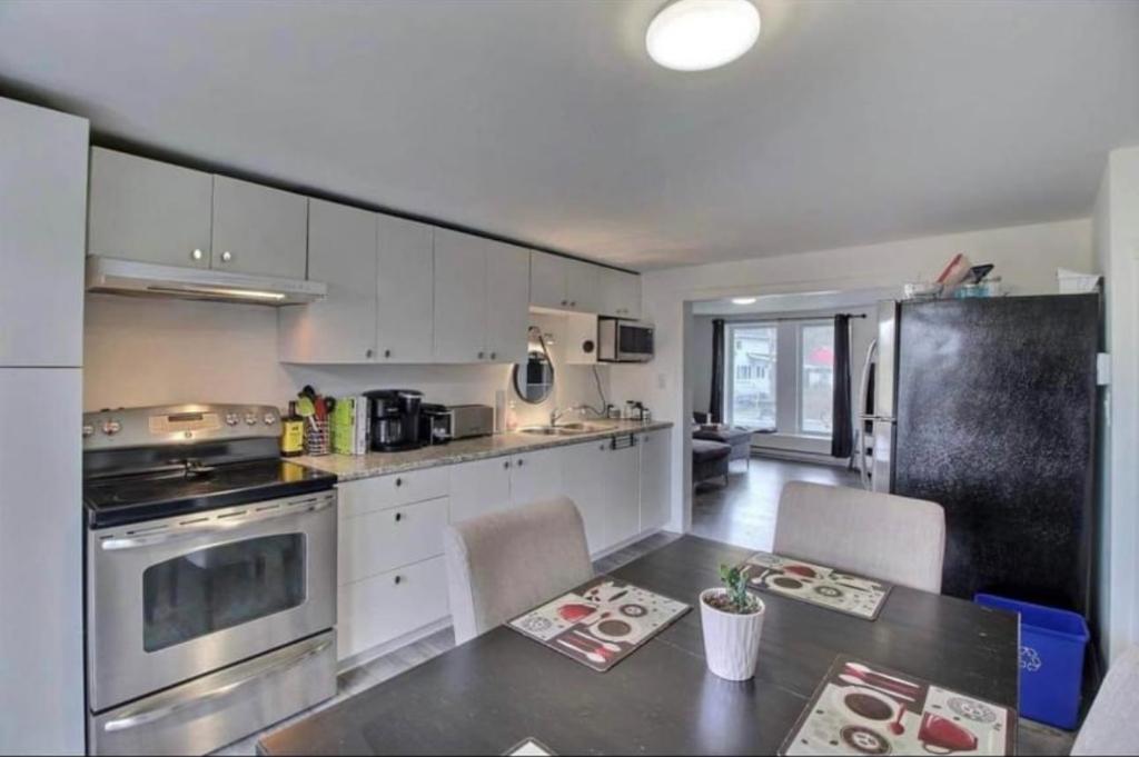 Logement a louer tout inclus 5 1/2 (3 Chambres a coucher)