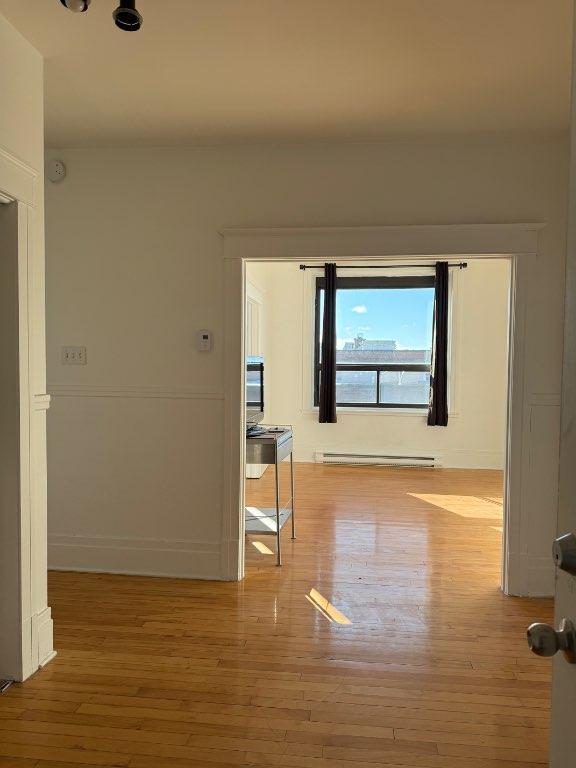 Grand 3 1/2 — Immeuble tranquille avec cachet — Disponible 1er décembre