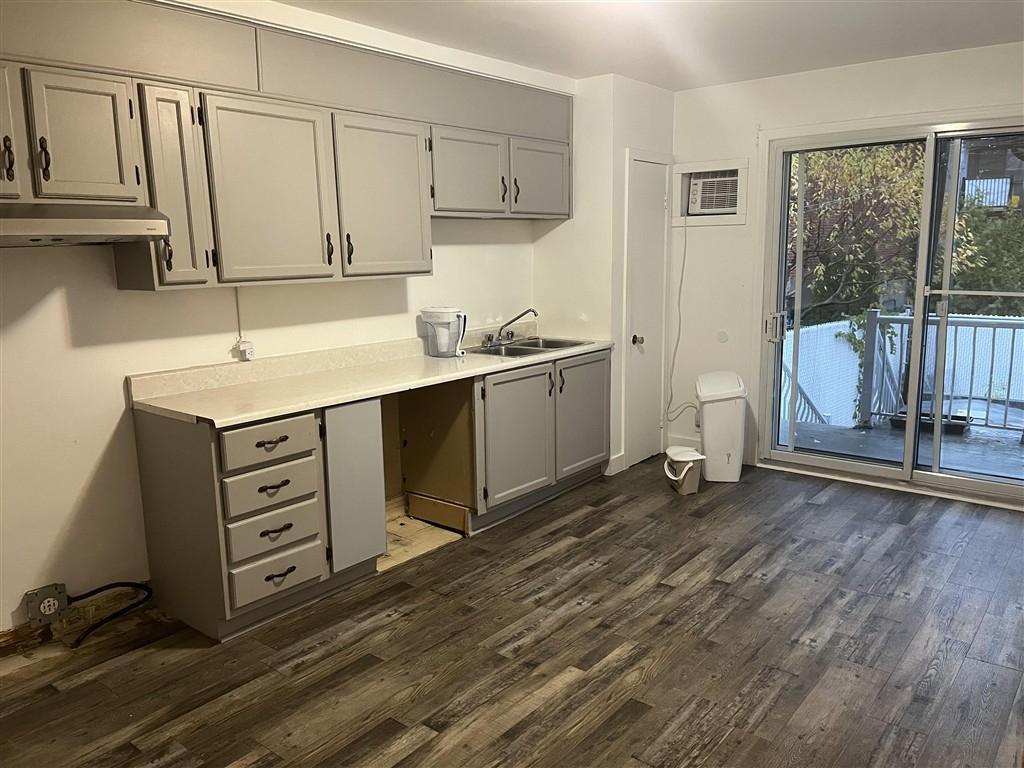 5 1/2 rénové, à 5 mn à pied du métro Fabre, des commerces et grands parcs