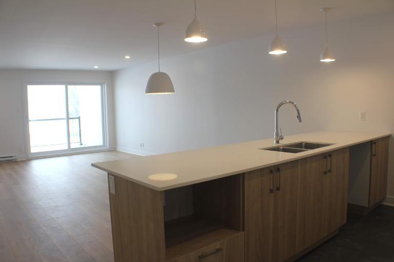 3 CH - 1 SDB - Granby - $1,625 /mo