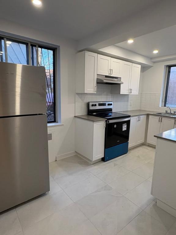Newly Renovated Three Bedroom Apartment for Rent!