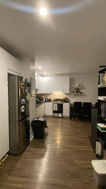 3 1/2 à louer pour 1er Janvier, 4 min à du metro, chauffé, parking disponible