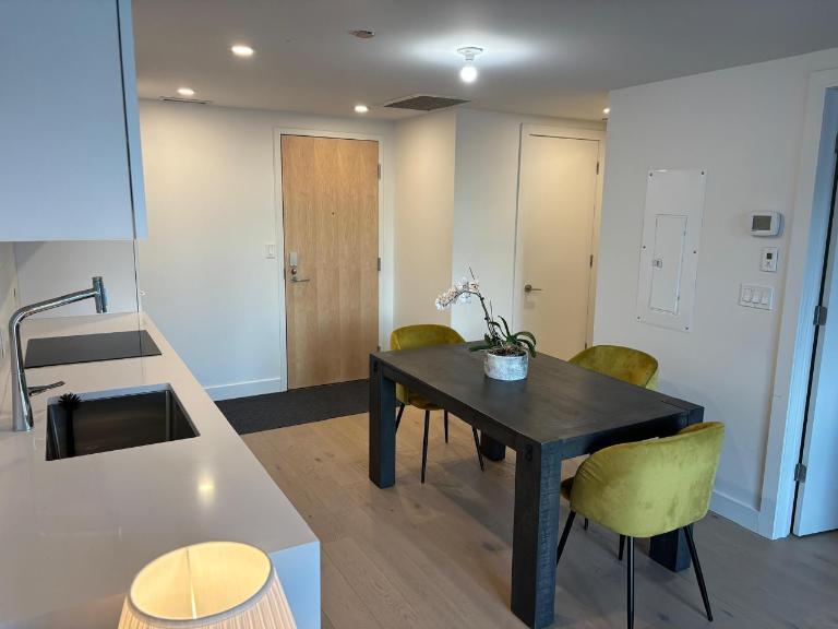 3 1/2 - Montréal - 2 200 $/mois