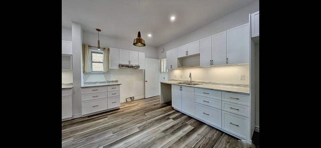 7 1/2 - Grande maison lumineuse avec garage en plein centre ville