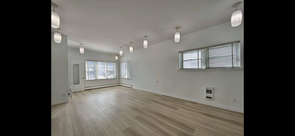 7 1/2 - Grande maison lumineuse avec garage en plein centre ville