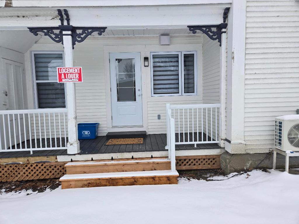 4 1/2 apartment chaufe a cookshire