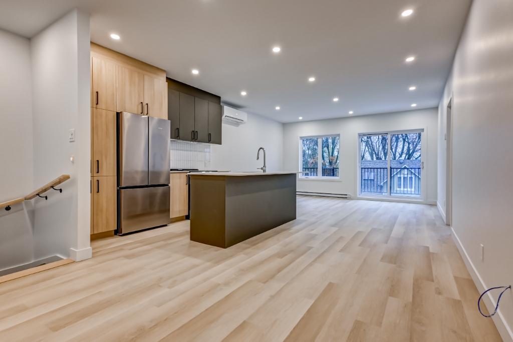 Superbe 6 ½ sur 2 étages à Deux-Montagnes (Environ 1600 pc) (secteur REM)