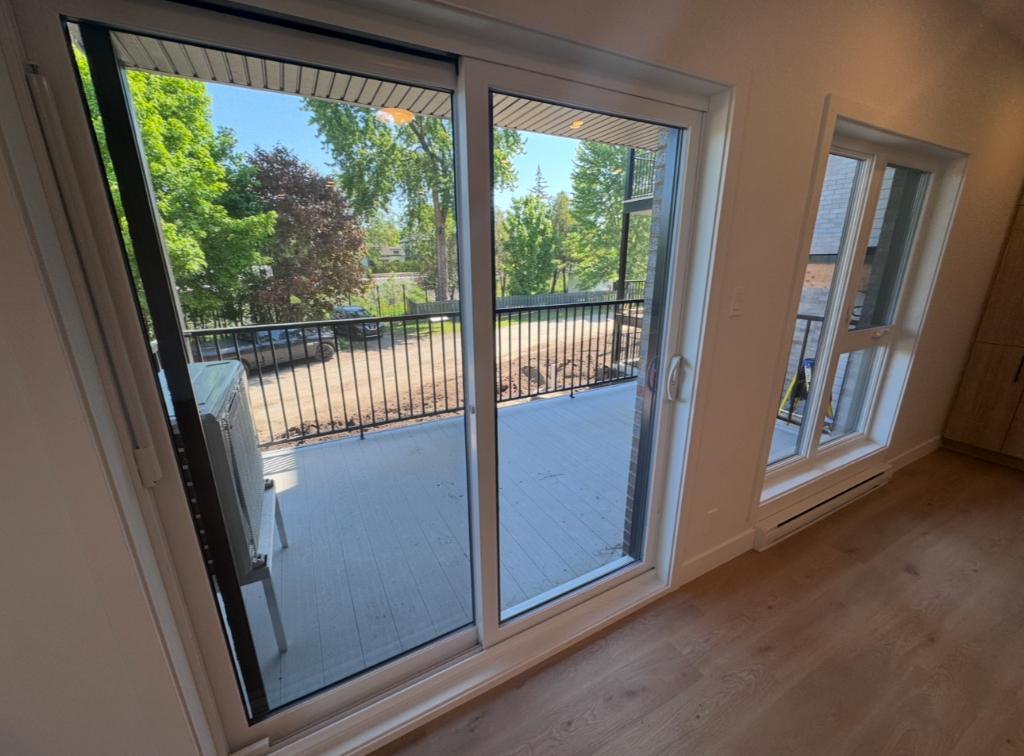 Immense 5 ½ (2 salles de bain dont 1 dans la chambre des maîtres)