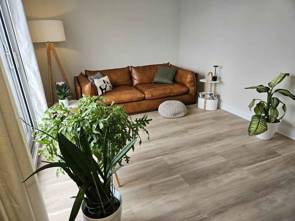 Grand 4 ½ , un superbe appartement rénové, lumineux et moderne a Ahuntsic