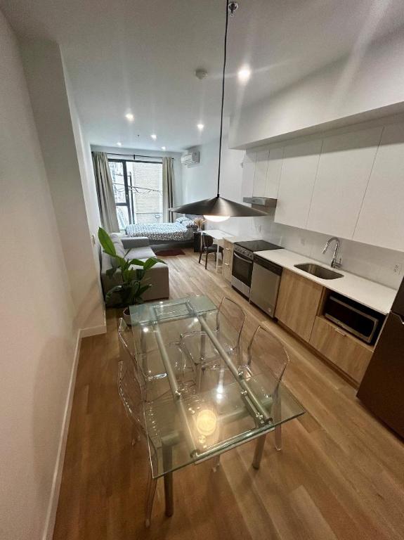 ✨ Loft meublé à louer – Bishop Embassy (Centre-ville de MTL) ✨