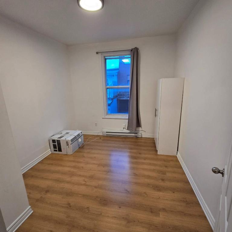 2 CH - 1 SDB - Montréal - $1,700 /mo