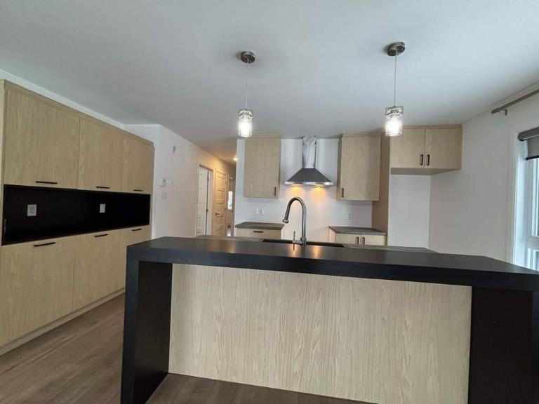 Appartement 4 1/2 rez-de-chaussée lumineux