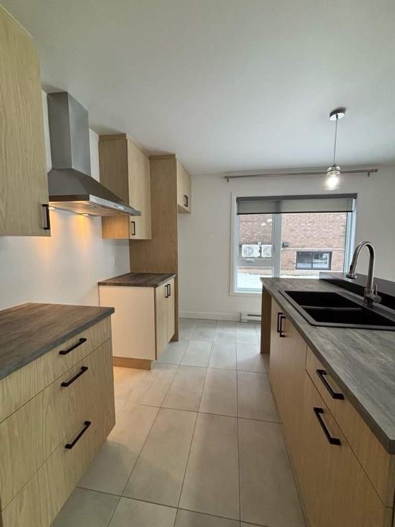 Appartement 4 1/2 rez-de-chaussée lumineux