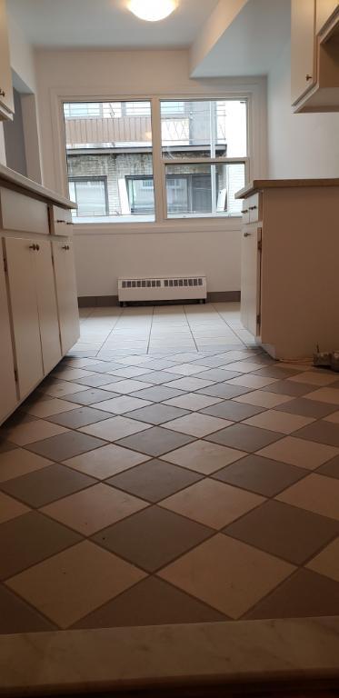 3 1/2 Rénové Chauffé/Eau Chaude/Entrée Laveuse et Sècheuse 1 AVRIL 2026