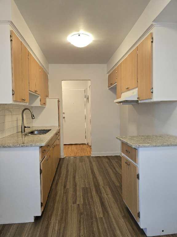 5 1/2 Renove Chauffé, Eau Chaude Entrée Laveuse et Sècheuse Decembre.