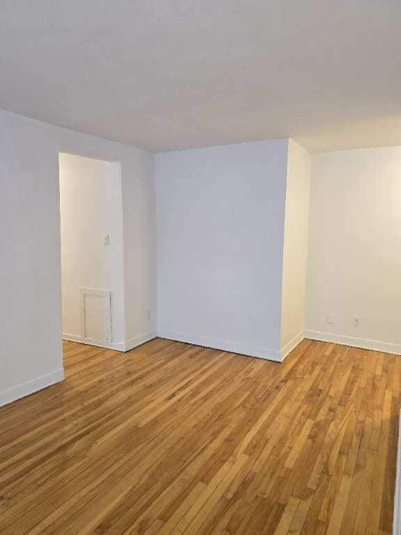 5 1/2 Renove Chauffé, Eau Chaude Entrée Laveuse et Sècheuse Decembre.