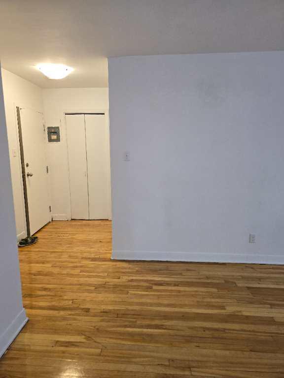 5 1/2 Renove Chauffé, Eau Chaude Entrée Laveuse et Sècheuse Decembre.