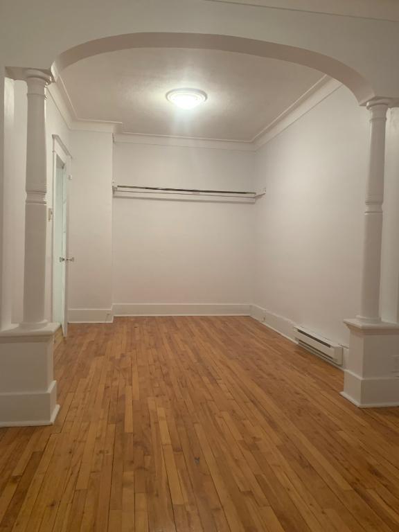 51/2 Montréal Mercier-Anjou métro Cadillac