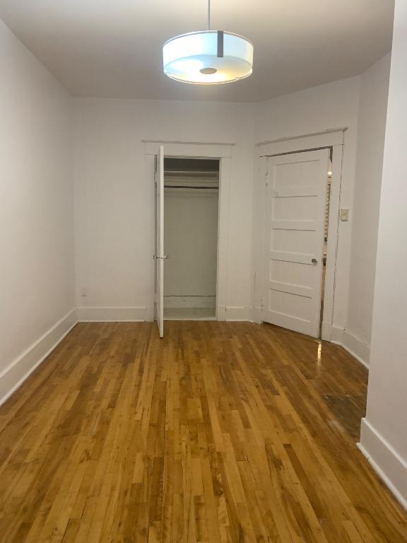 51/2 Montréal Mercier-Anjou métro Cadillac