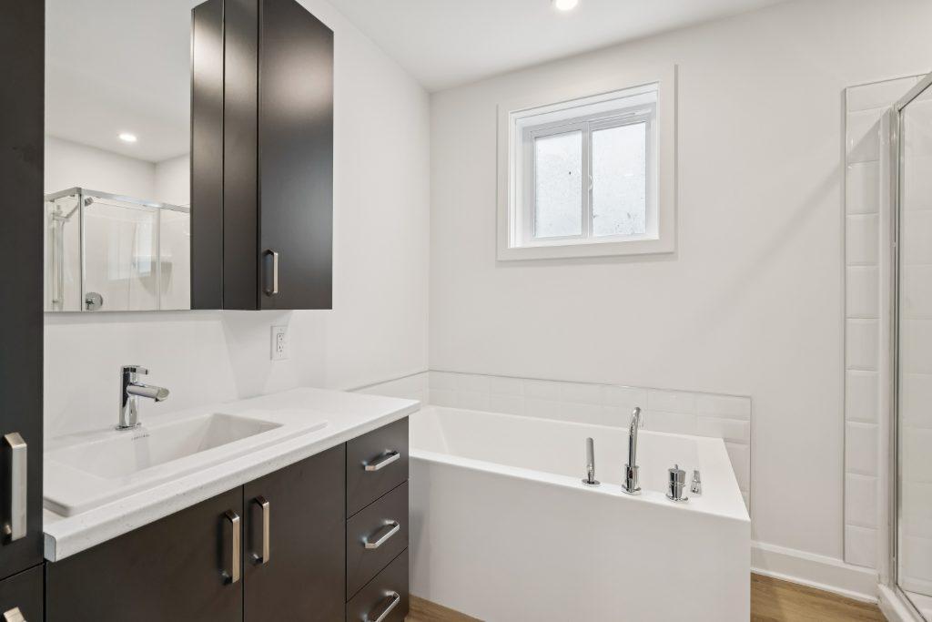 Beau 5 1/2 neufs ! TRIPLEX = Tranquilité ! Châteauguay, disponible maintenant