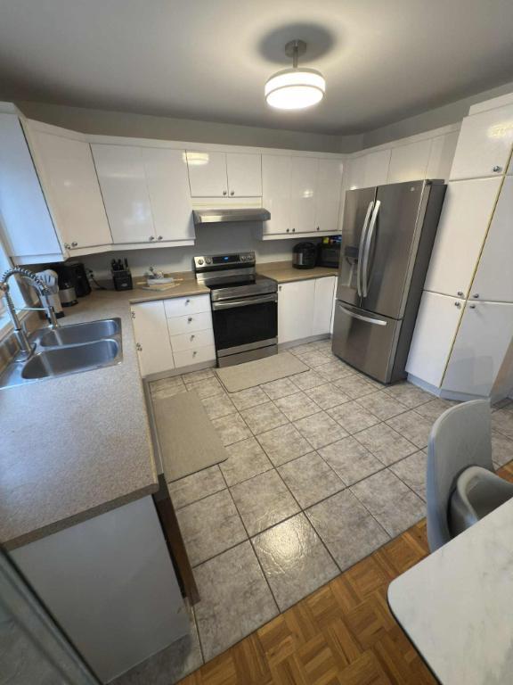 Grand condo 3 chambres idéal pour familles – LaSalle (Angrignon)