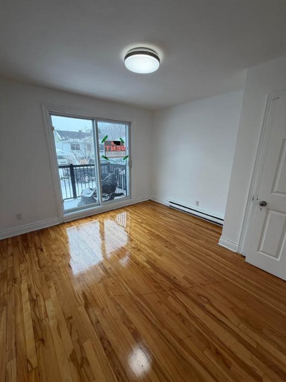 41/2 Metro Cartier Laval dispo maintenant internet stationnement, Loker, Thermopompe 1490$