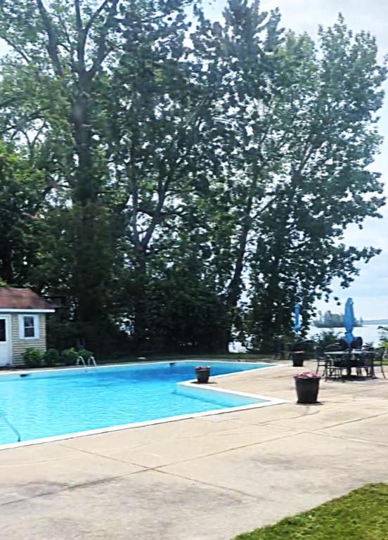 2 CH - 1 SDB - Dorval - $1,650 /mo