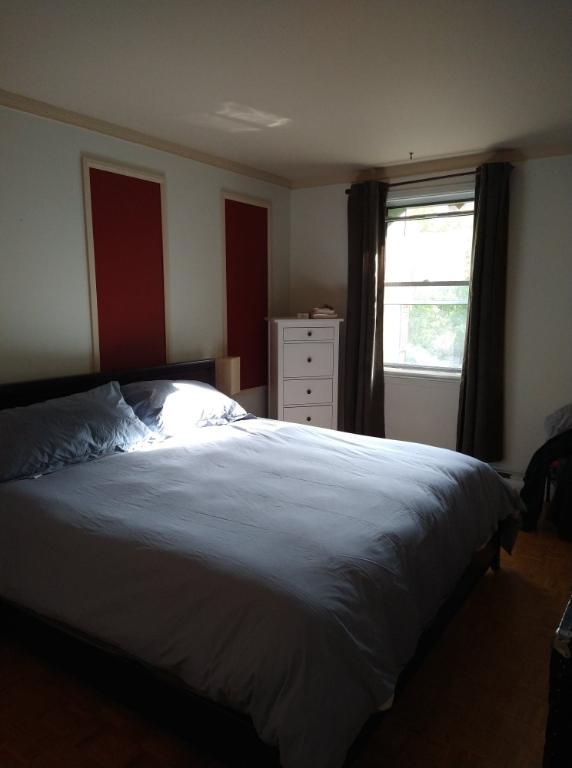 Aubaine Sous-location Grand 4 1/2 meublé tout compris - 2 étages